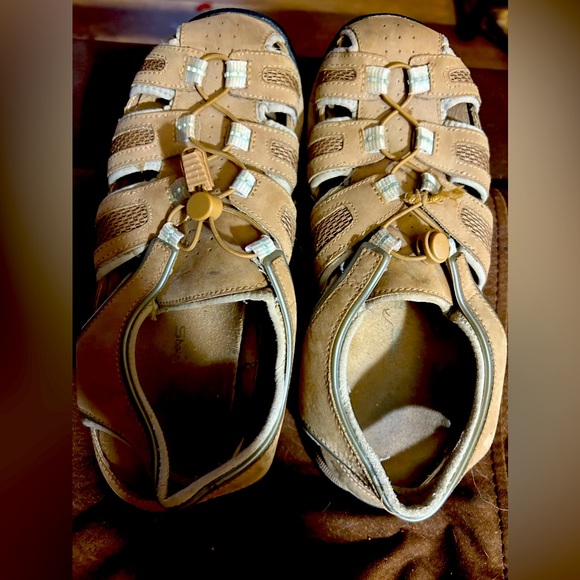 Women’s Clarks Springers - Picture 1 of 3